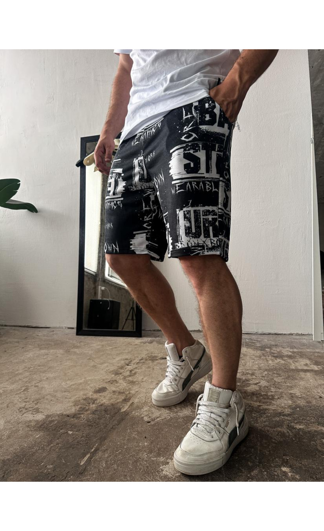 Літні чоловічі чорні комфортні трикотажні шорти з модними написами