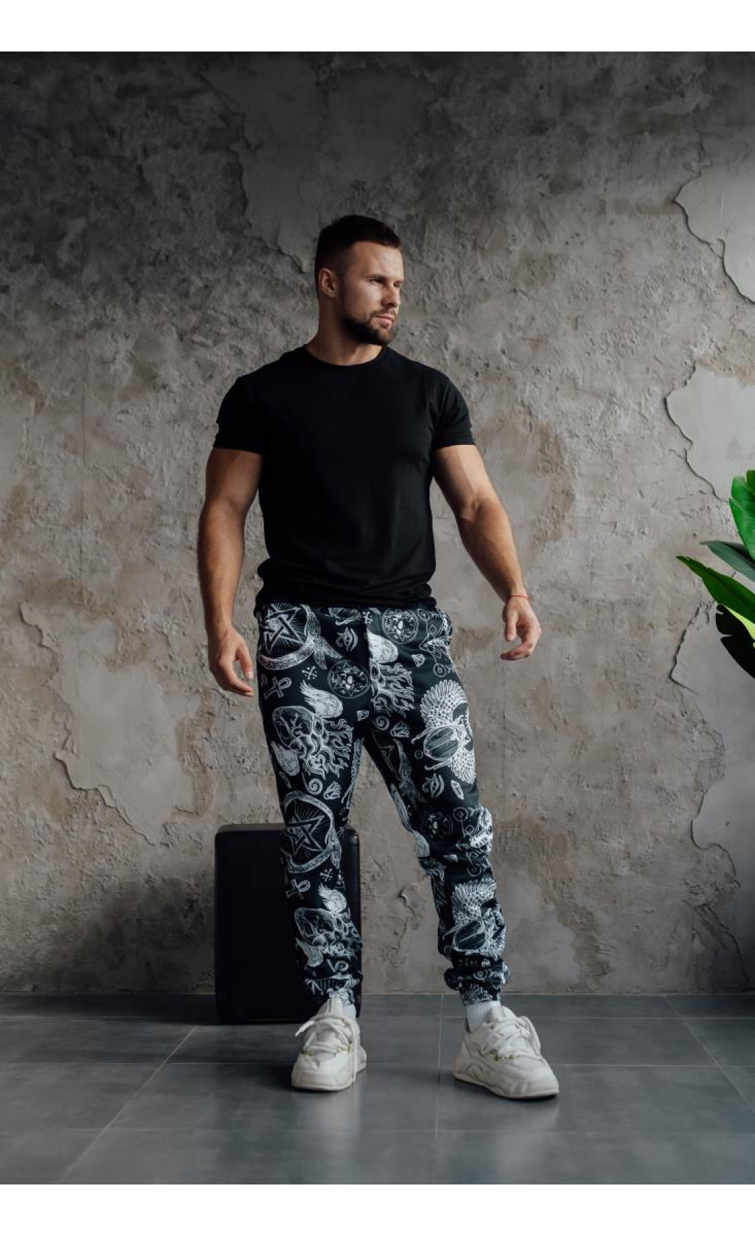 Теплі спортивні штани чоловічі матеріал трьохнитка на флісі