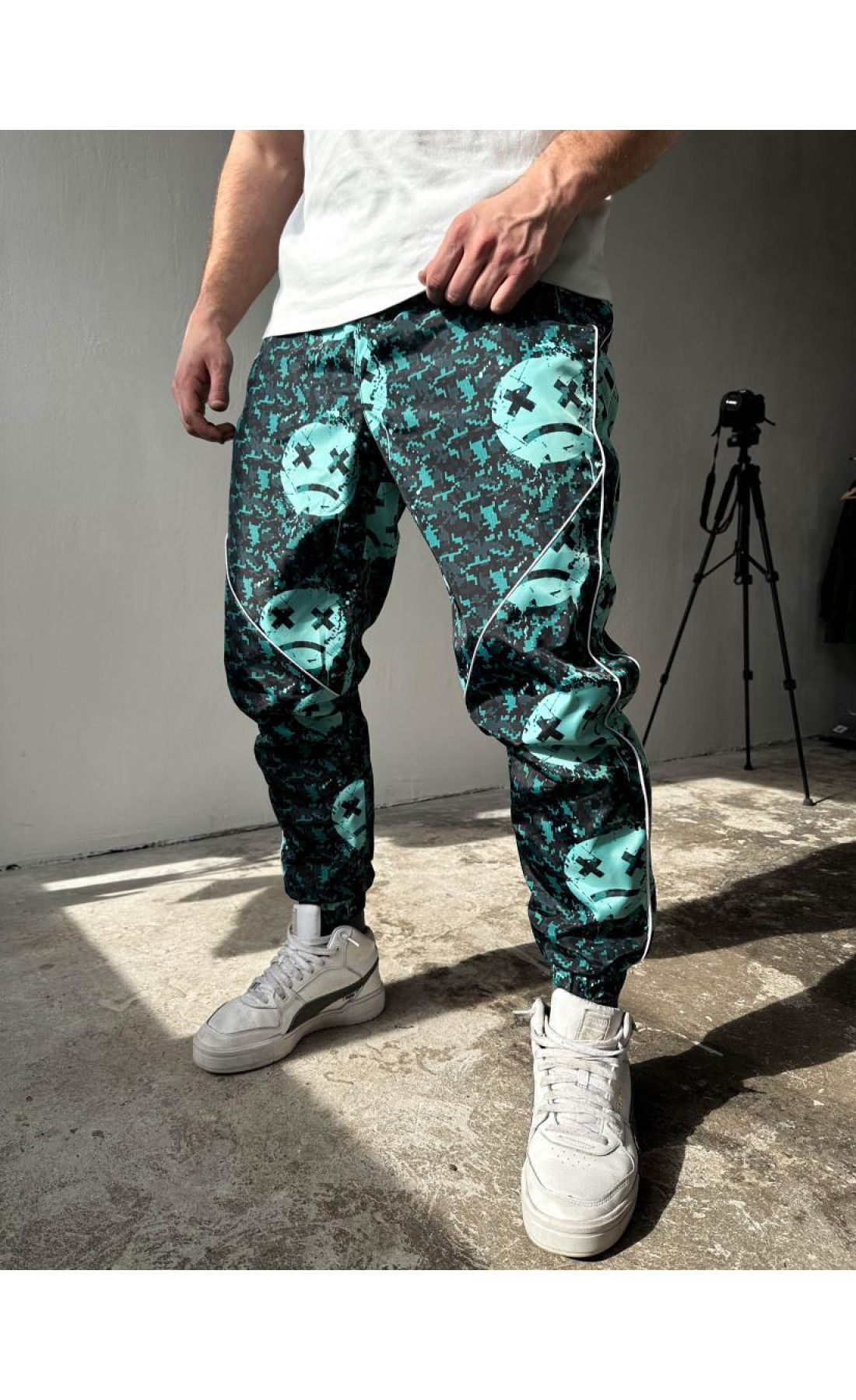 Зелені спортивні принтовані штани (плащівка на підкладці)