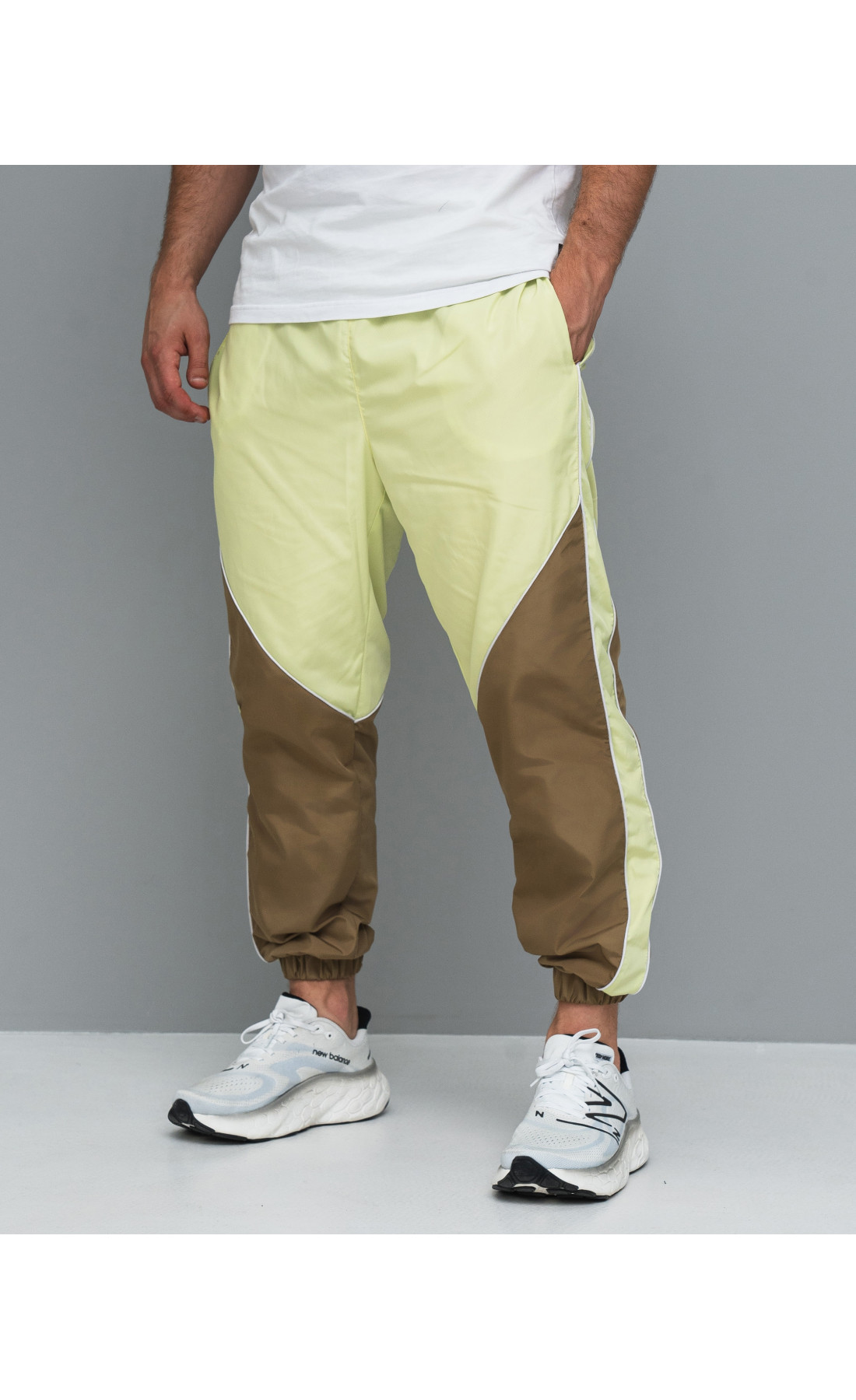 Спортивні штани чоловічі плащівка на манжетах