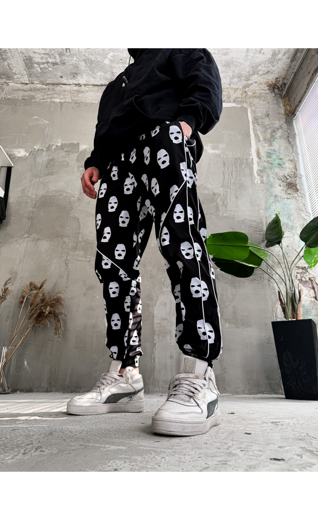 Спортивні штани чоловічі плащівка на манжетах весна літо