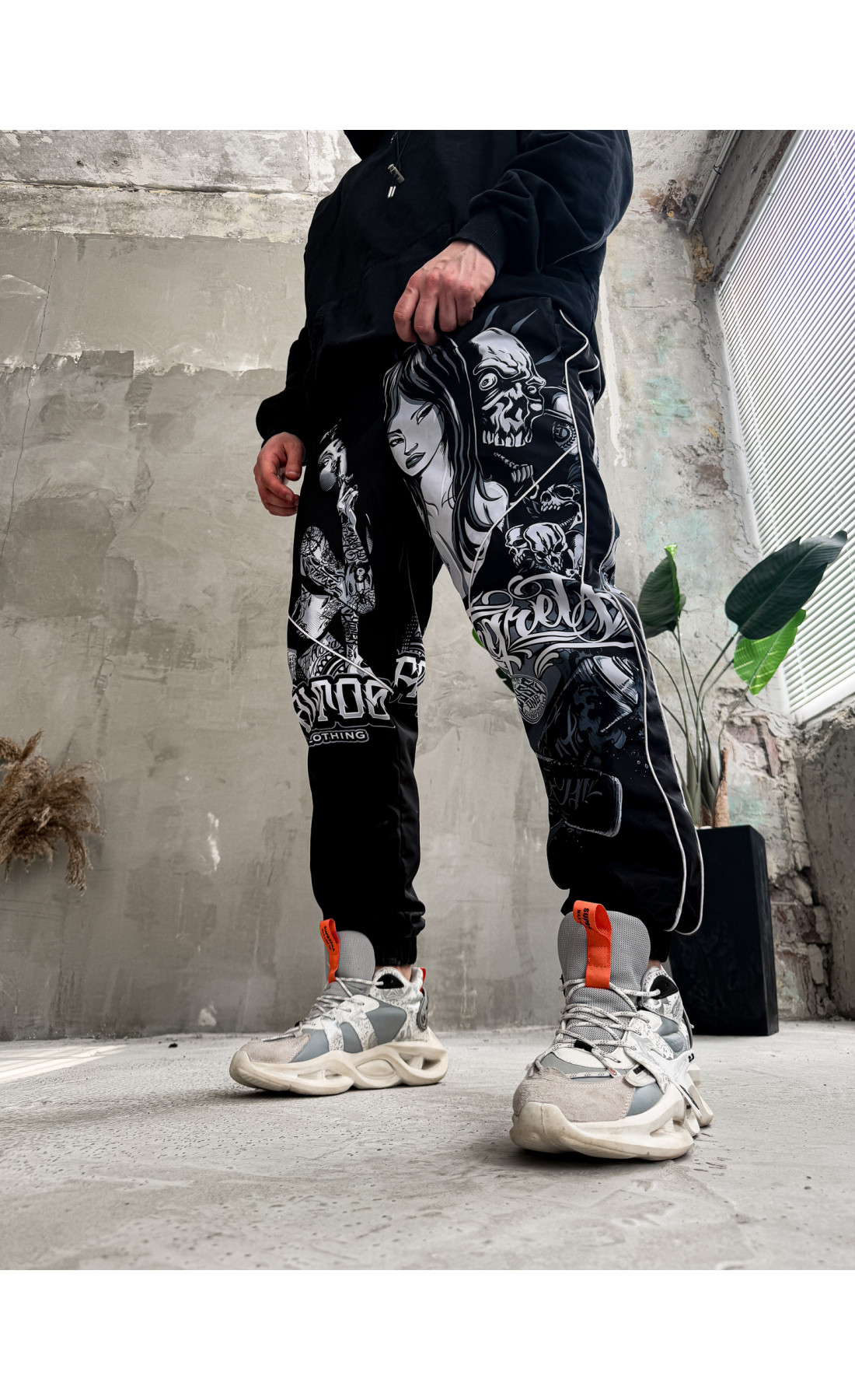 Спортивні штани чоловічі плащівка на манжетах весна літо