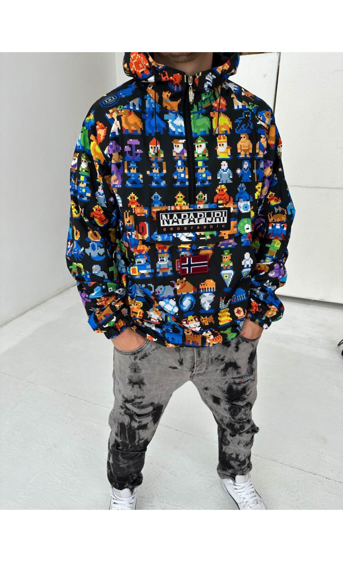 Стильний яскравий анорак