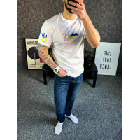 Біла чоловіча патріотична футболка