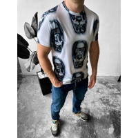 Біла чоловіча приталена зручна футболка з модним принтом
