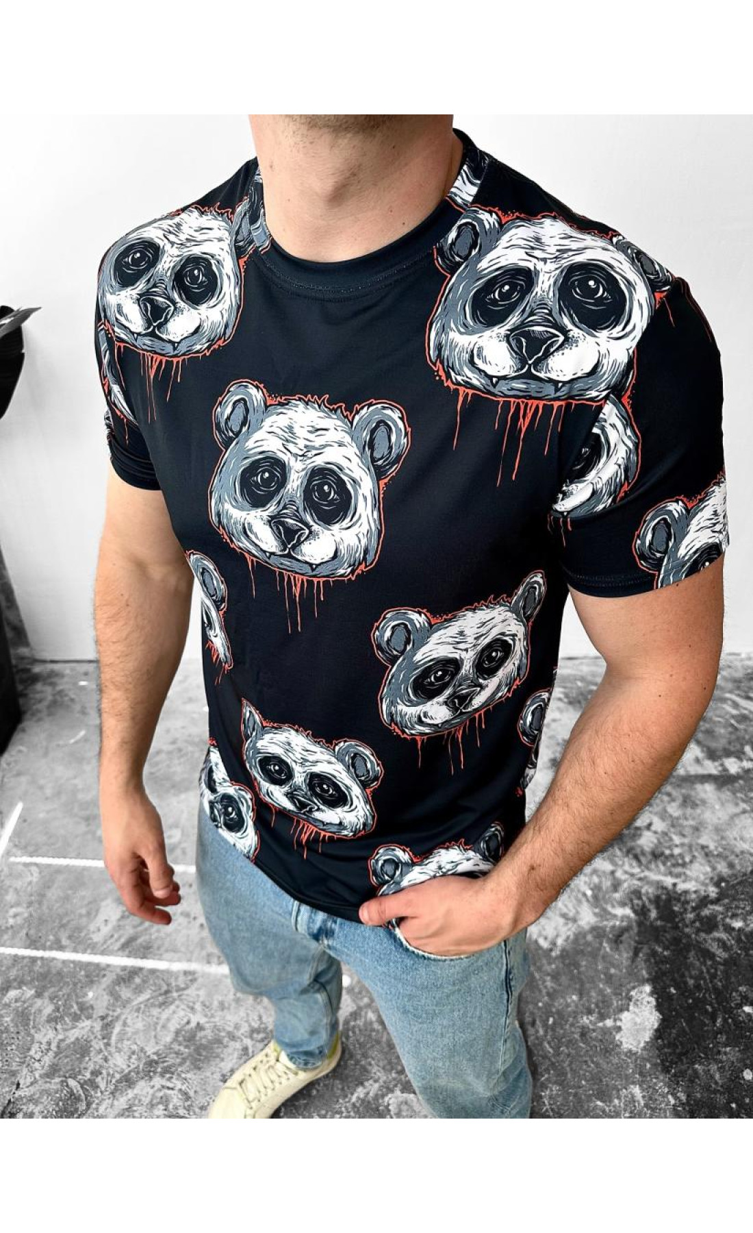 Чорна чоловіча  літня футболка з модним дизайном