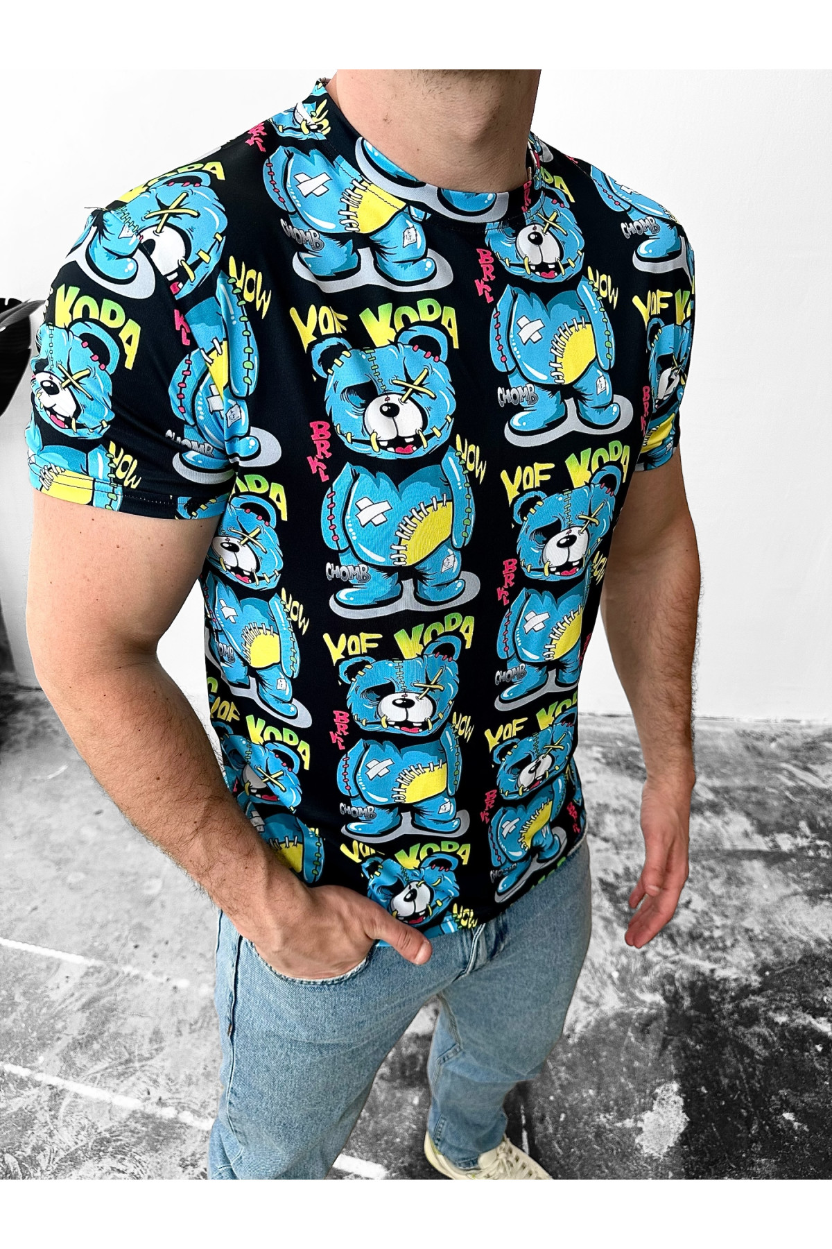 Чорна чоловіча комфортна футболка з яскравим дизайном ведмедиків