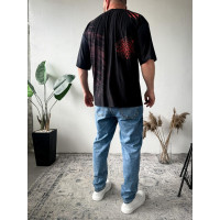 Футболка оверсайз легка темного кольору з принтом