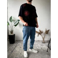 Футболка оверсайз легка темного кольору з принтом