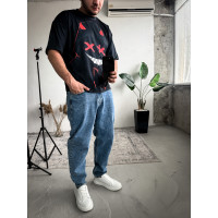 Футболка оверсайз легка темного кольору з принтом