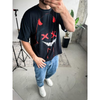 Футболка оверсайз легка темного кольору з принтом