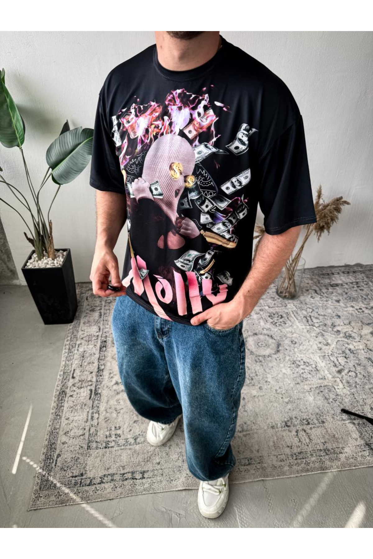 Футболка оверсайз легка темного кольору з принтом