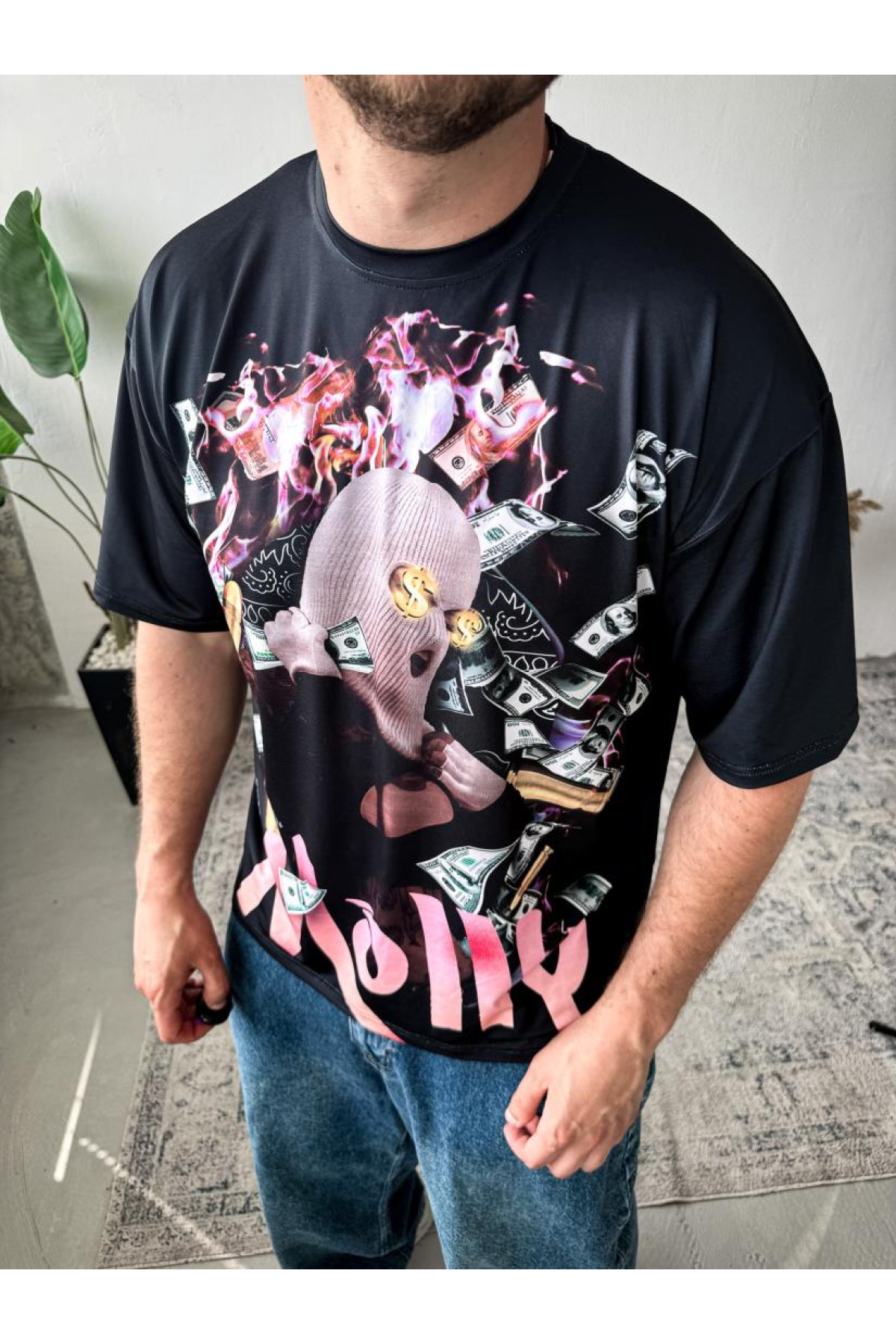 Футболка оверсайз легка темного кольору з принтом