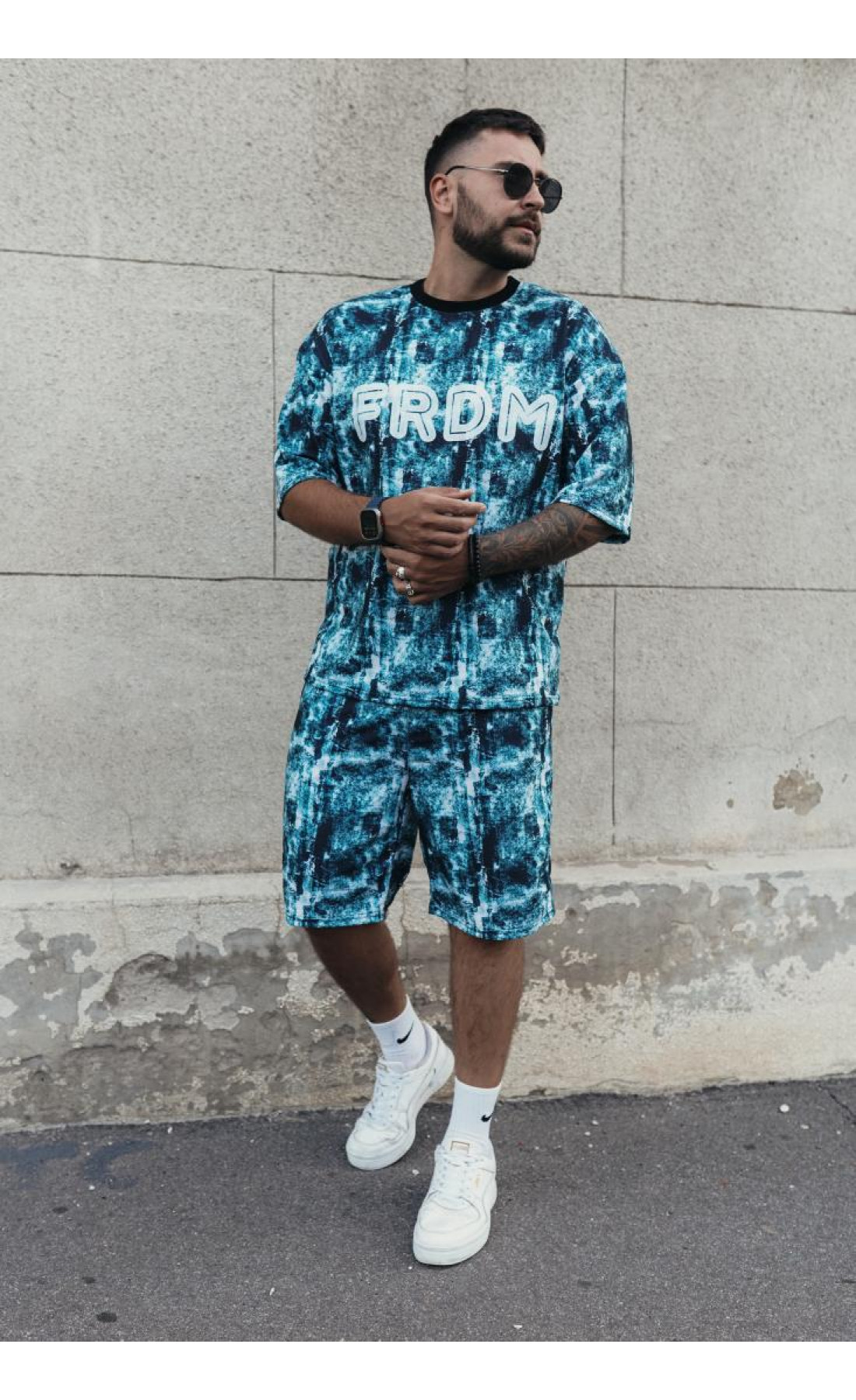 Літній чоловічий спортивний костюм з абстрактним принтом