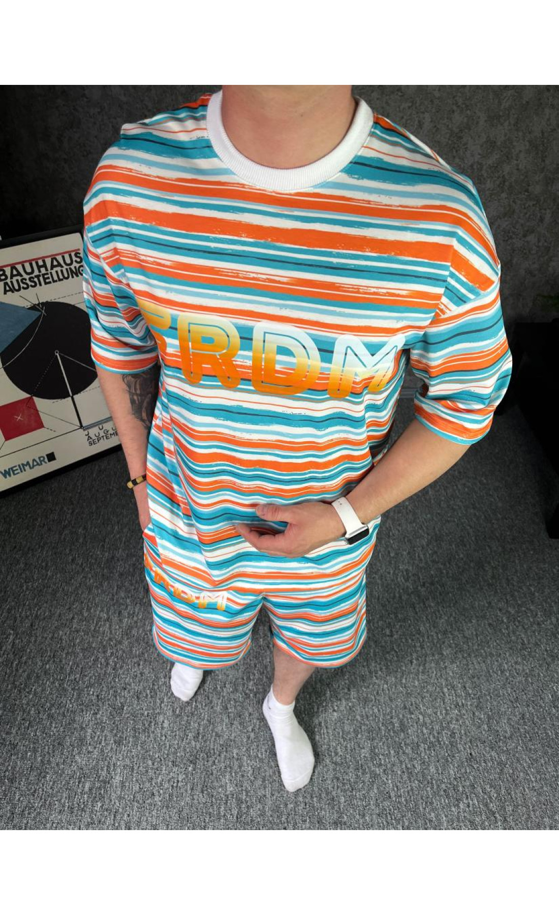 Літній спортивний костюм принтований в різнокольорову смужку