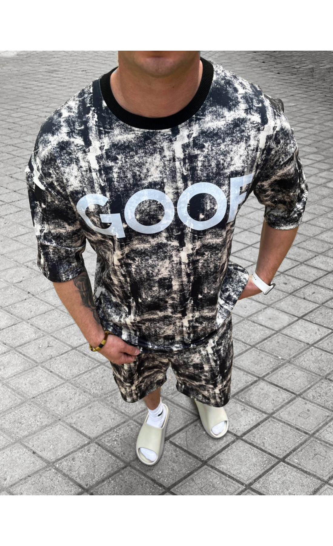 Чорний чоловічий літній абстрактний костюм з написом