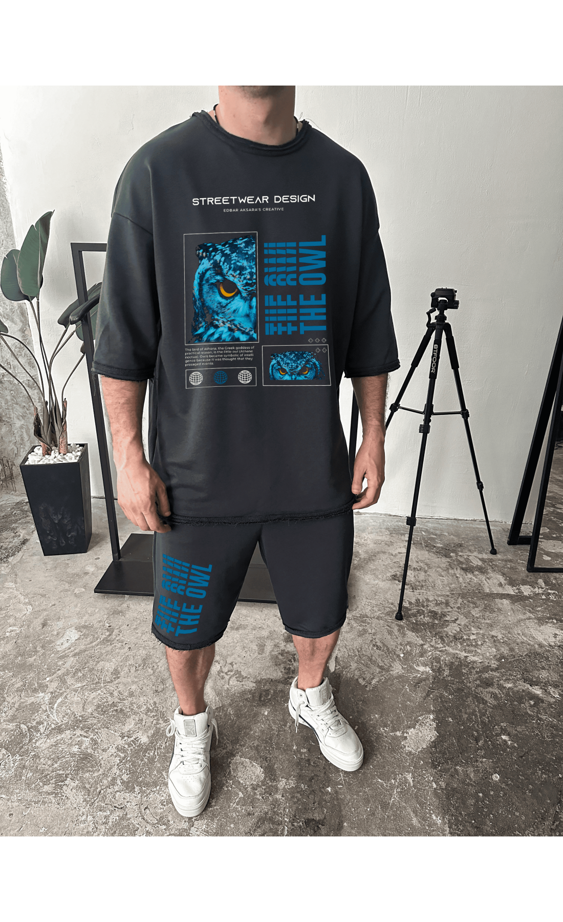 Стильний чоловічий графітовий літній спортивний костюм-двійка з модним дизайном