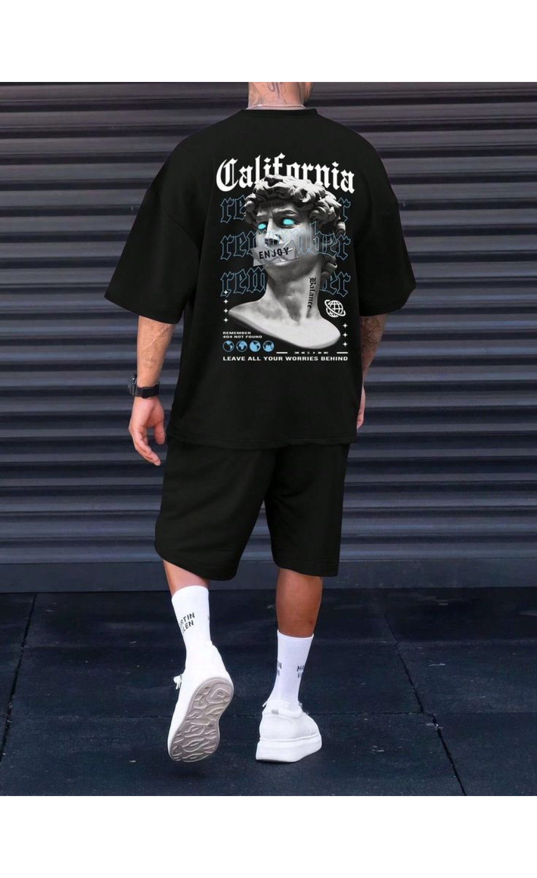 Трендовий чорний чоловічий літний спортивний костюм з яскравим дизайном