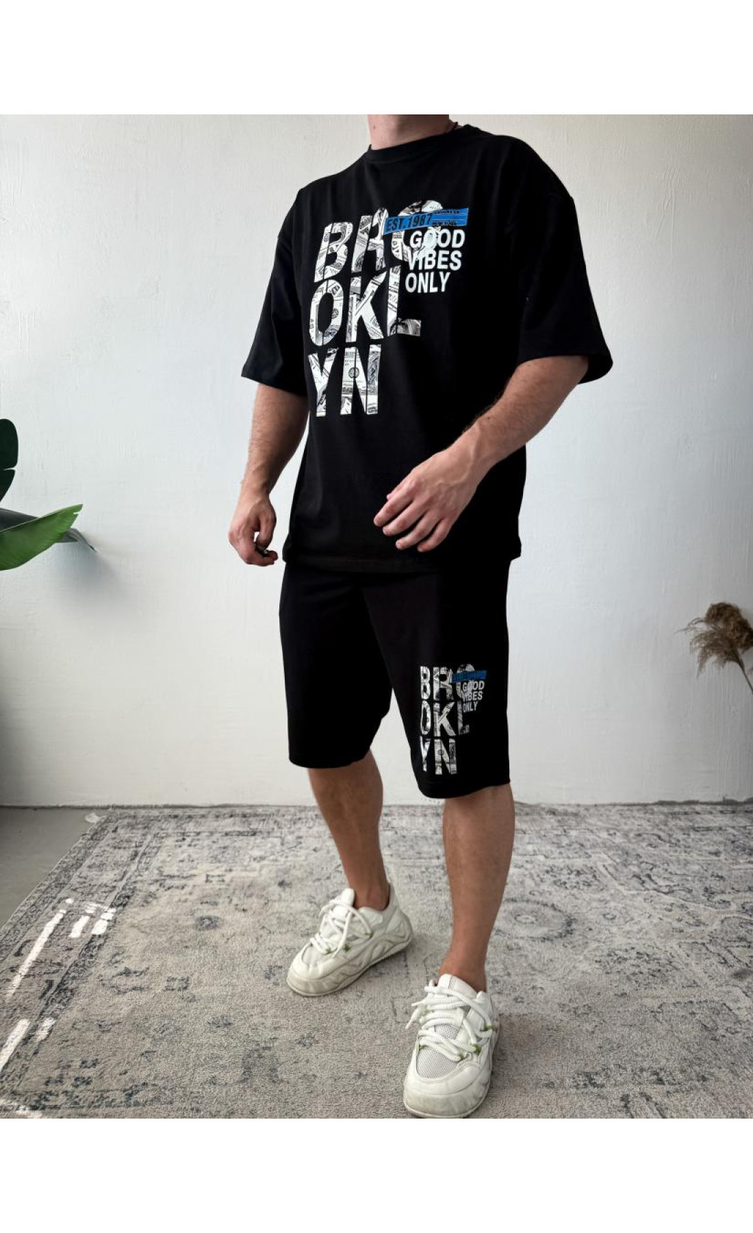 Комплект футболка та шорти чорного кольору з дтф принтом (оверсайз)