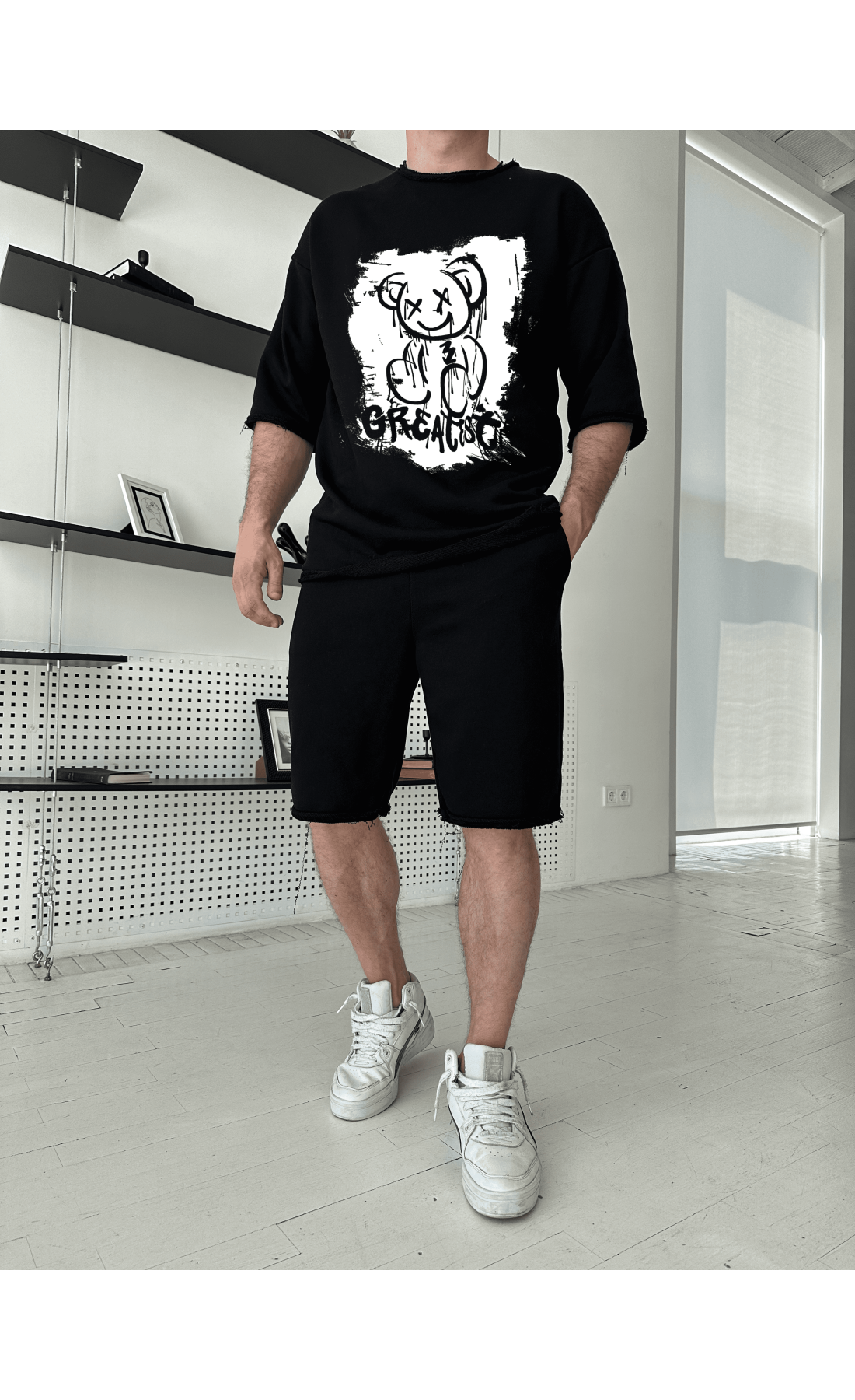 Комплект футболка та шорти чорного кольору з дтф принтом (оверсайз)