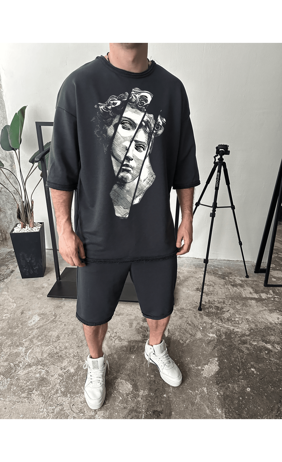 Комплект футболка та шорти чорного кольору з дтф принтом (оверсайз)