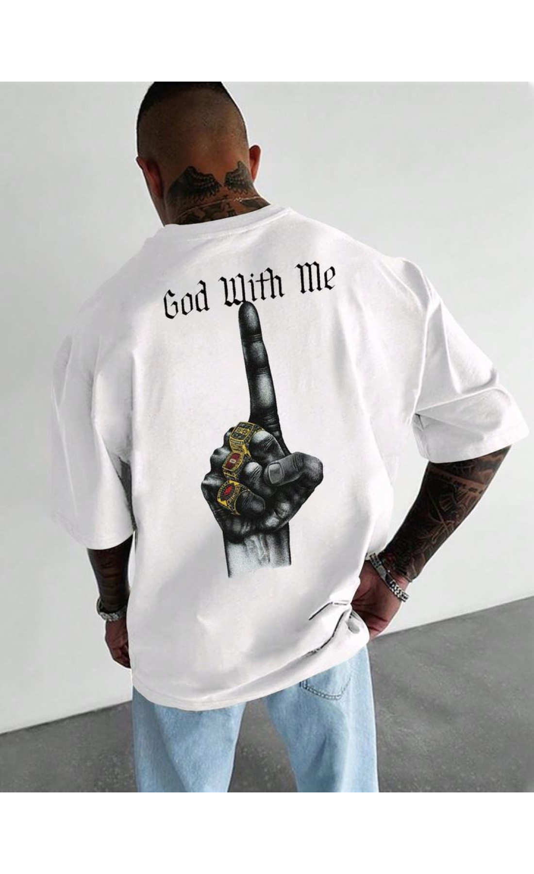 Біла чоловіча  оверсайз футболка з модним принтом