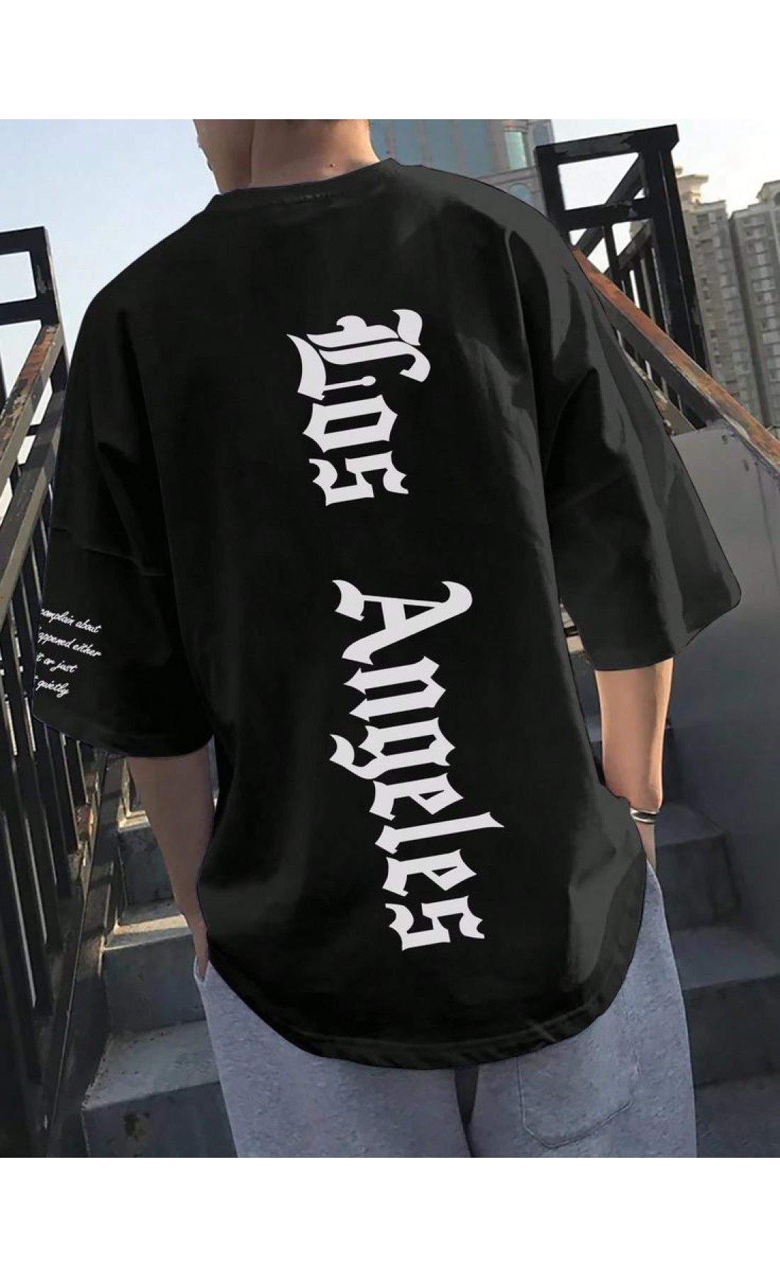Чорна чоловіча  оверсайз футболка зі стильним написом