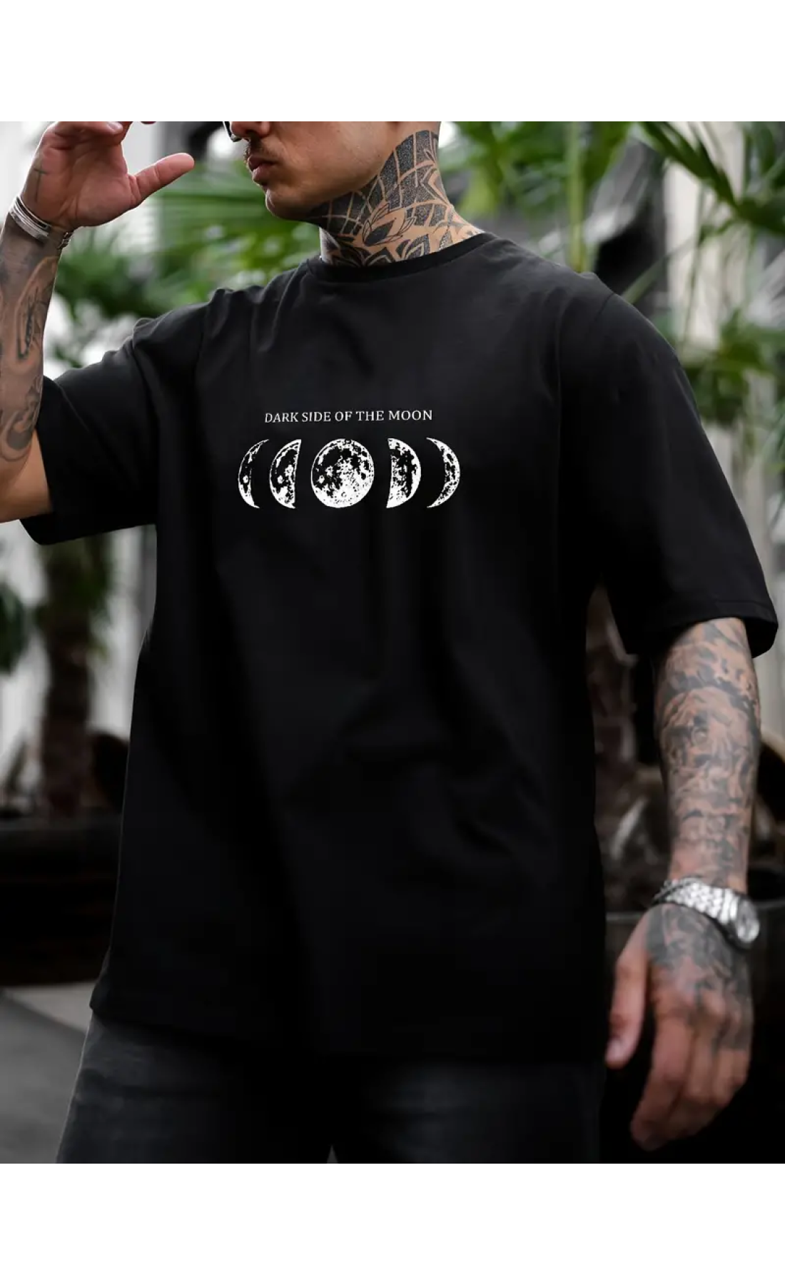 Чорна зручна оверсайз футболка з модним дизайном