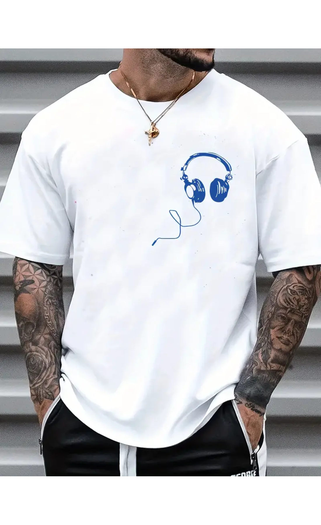 чоловіча біла оверсайз футболка з яскравим принтом