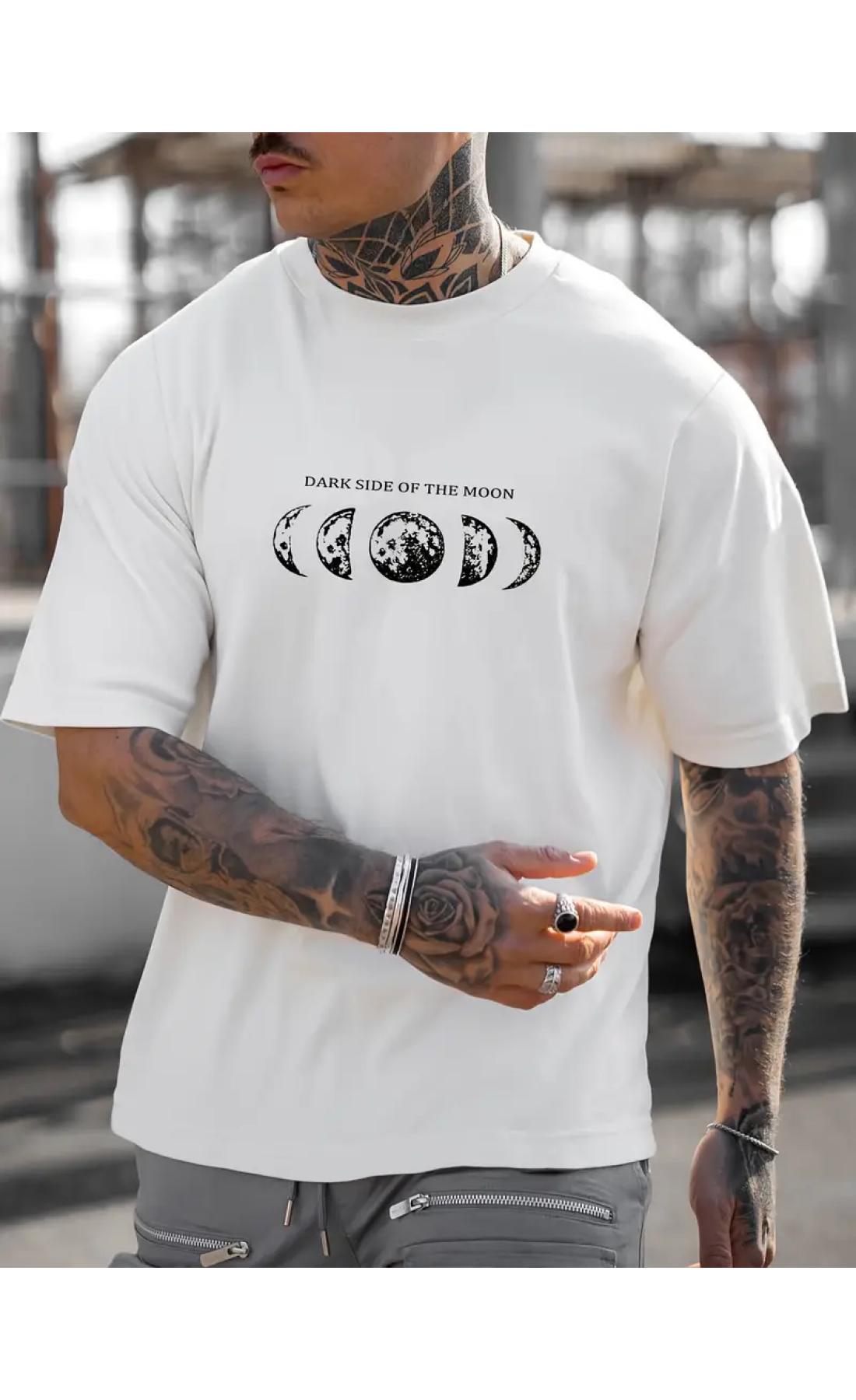 Чоловіча біла  оверсайз футболка з яскравим дизайном