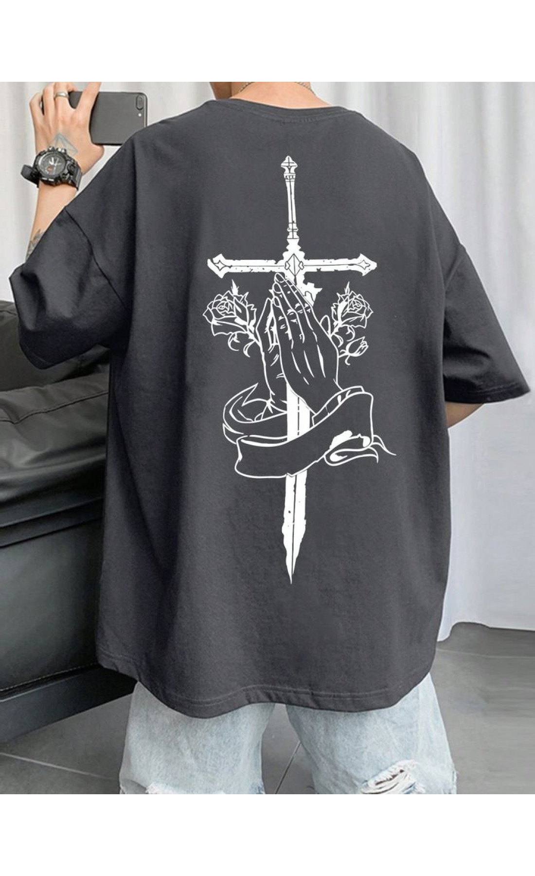 Сіра  чоловіча оверсайз футболка з модним дизайном