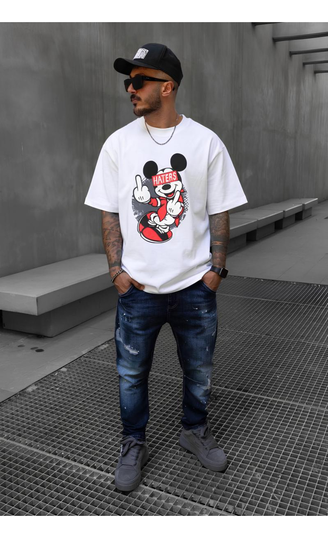 Біла чоловіча футболка з дтф принтом (оверсайз)