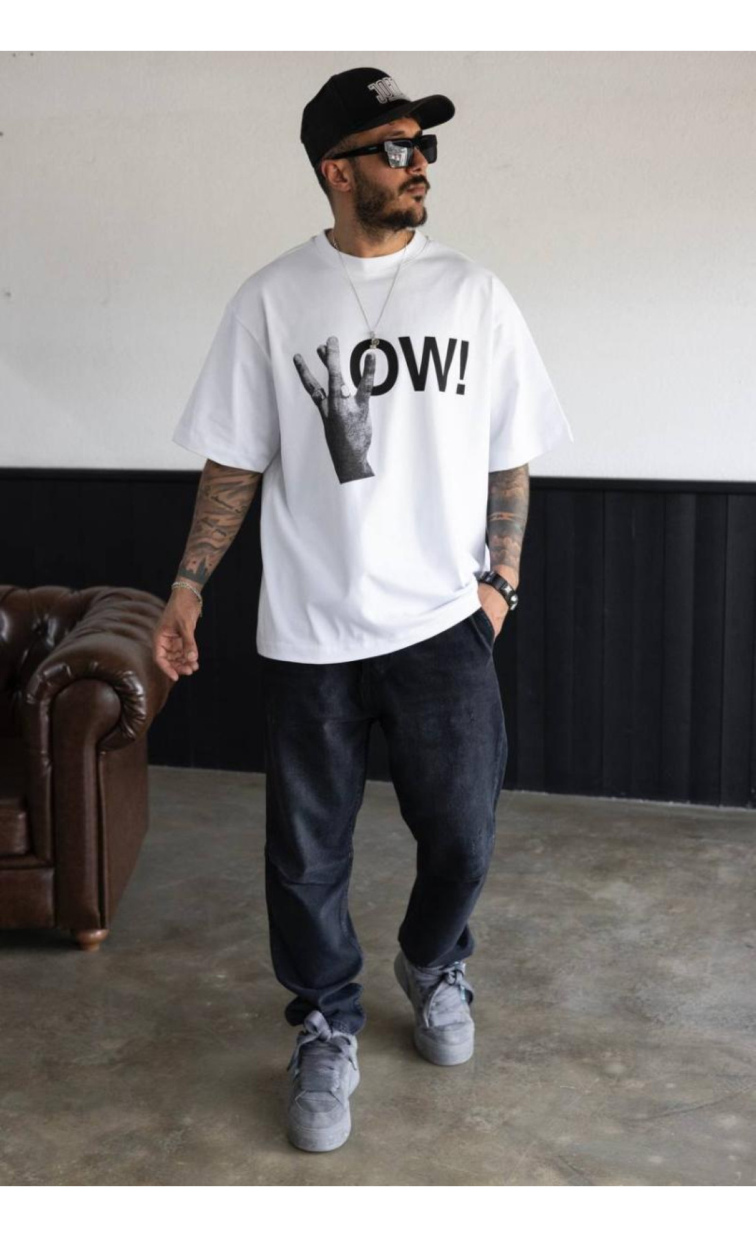 Біла чоловіча футболка з дтф принтом (оверсайз)