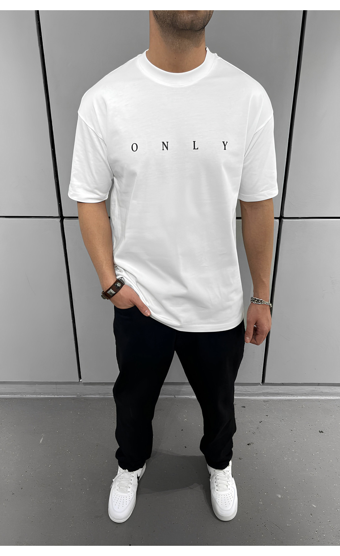 Біла чоловіча футболка з дтф принтом (оверсайз)