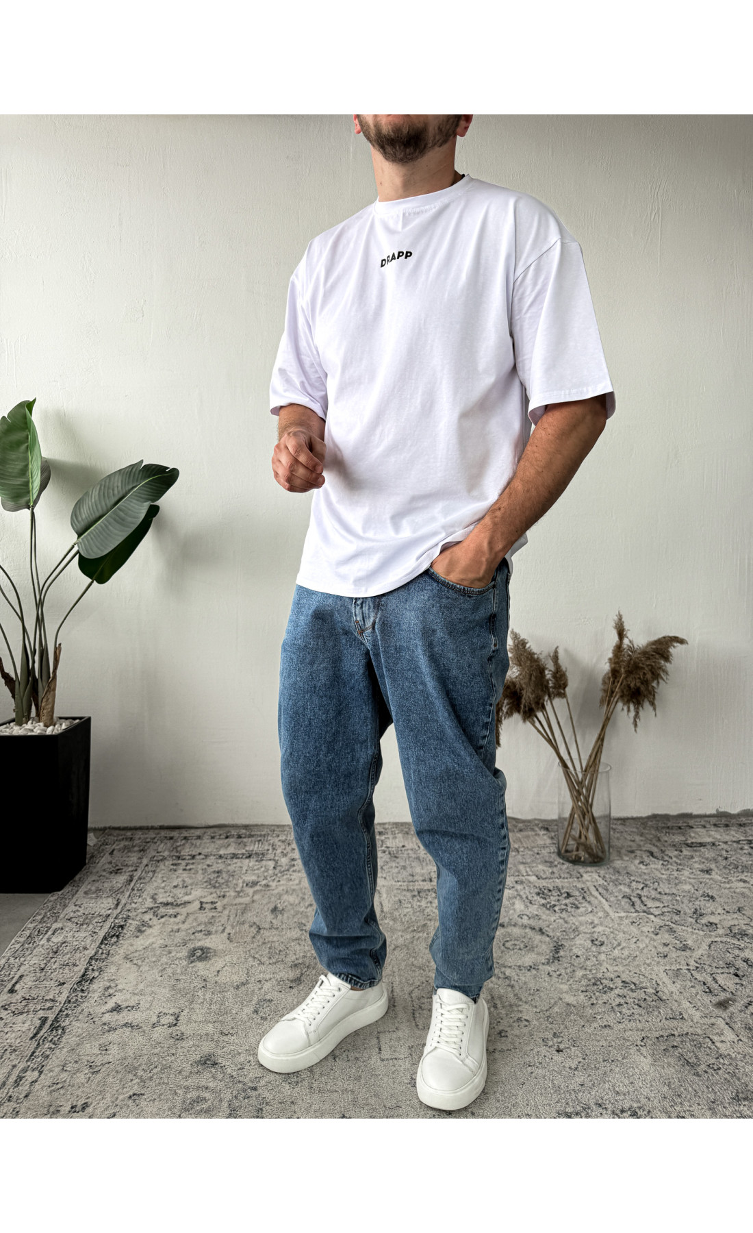 Футболка чоловіча жіноча  чорна біла з маленьким написом