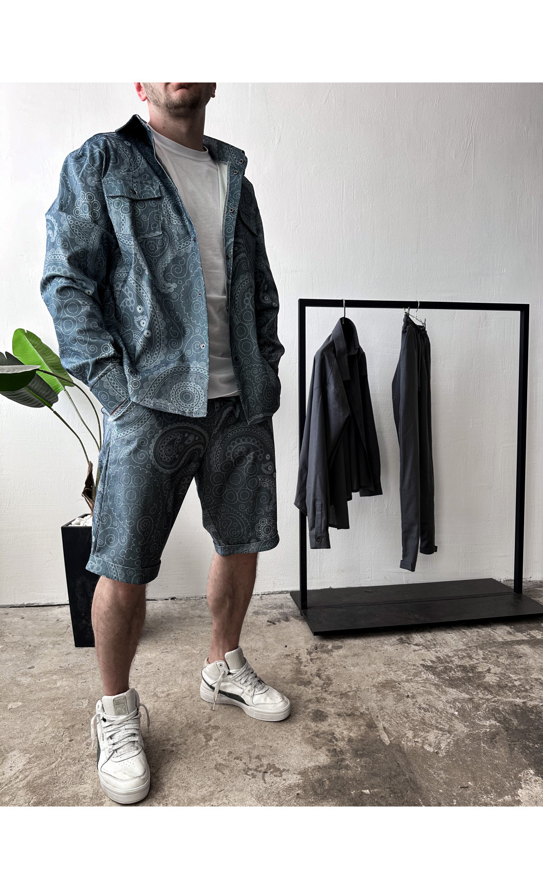 Синій стильний чоловічий літній костюм-двійка з модним дизайном