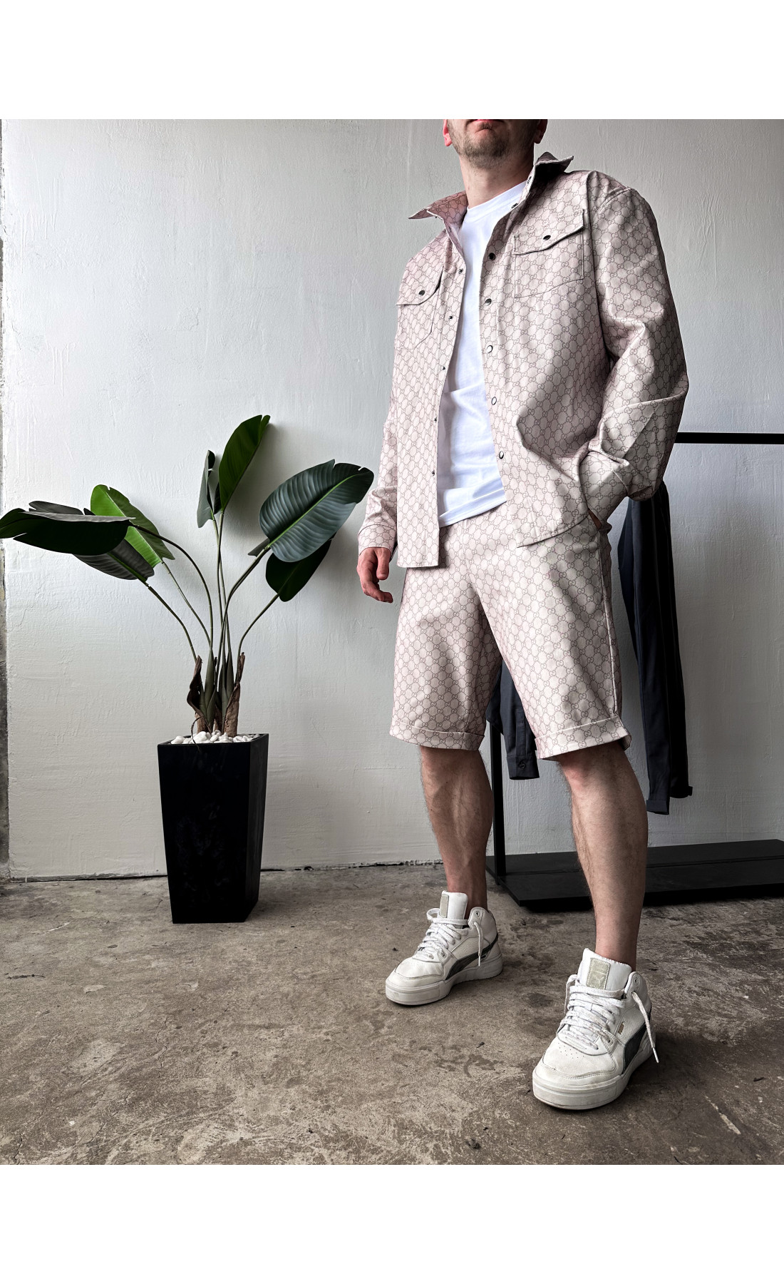 Бежевий чоловічий модний легкий літній костюм-двійка