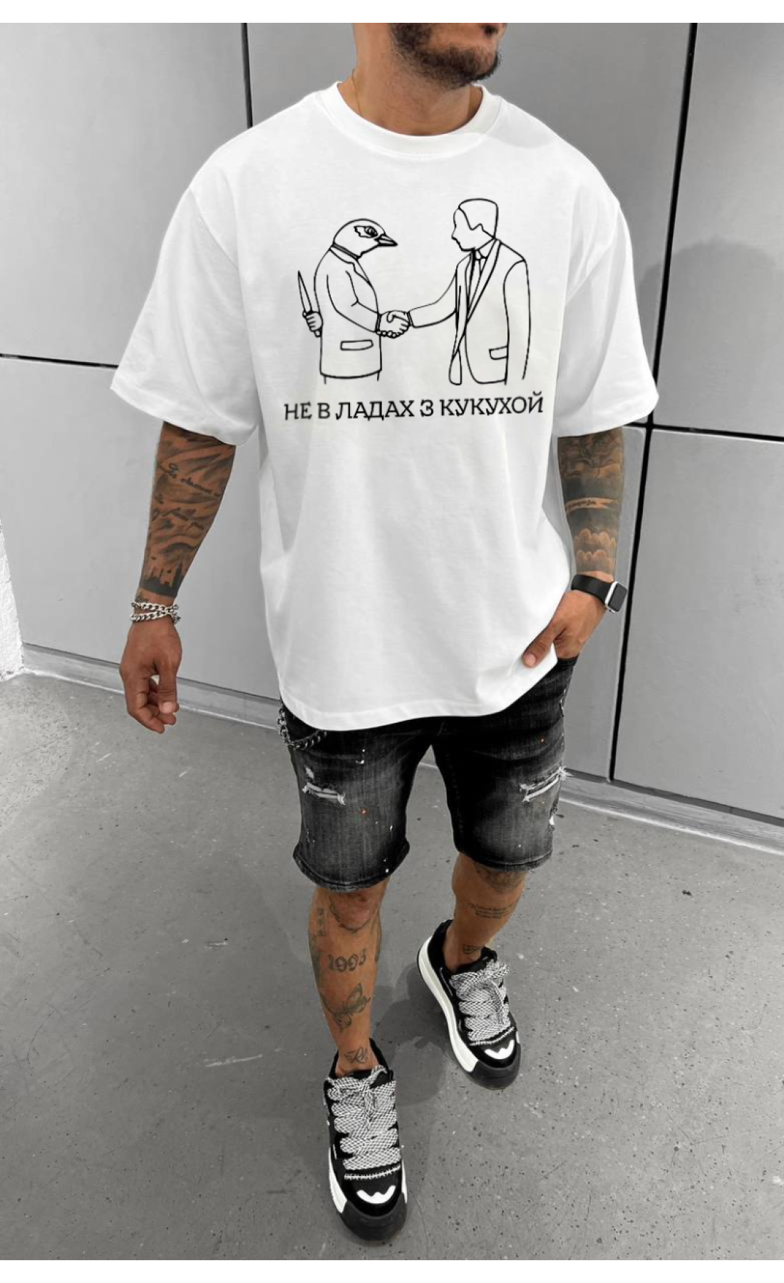 Чоловіча легка біла оверсайз футболка з крутим дизайном