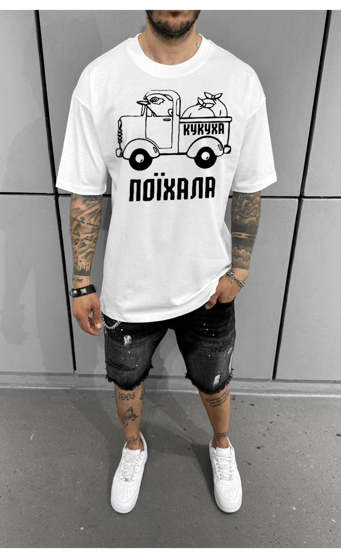 Біла літня чоловіча комфортна оверсайз футболка з принтом