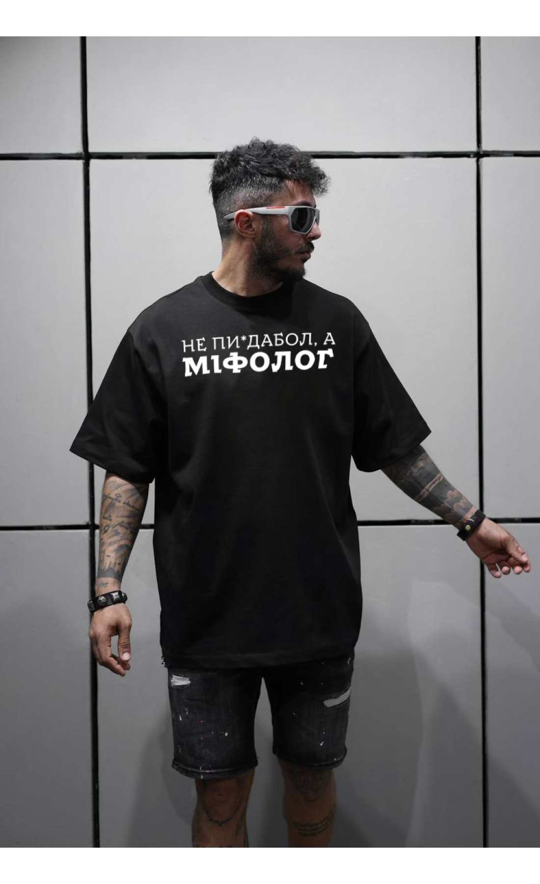 Чорна літня легка чоловіча оверсайз футболка з принтом