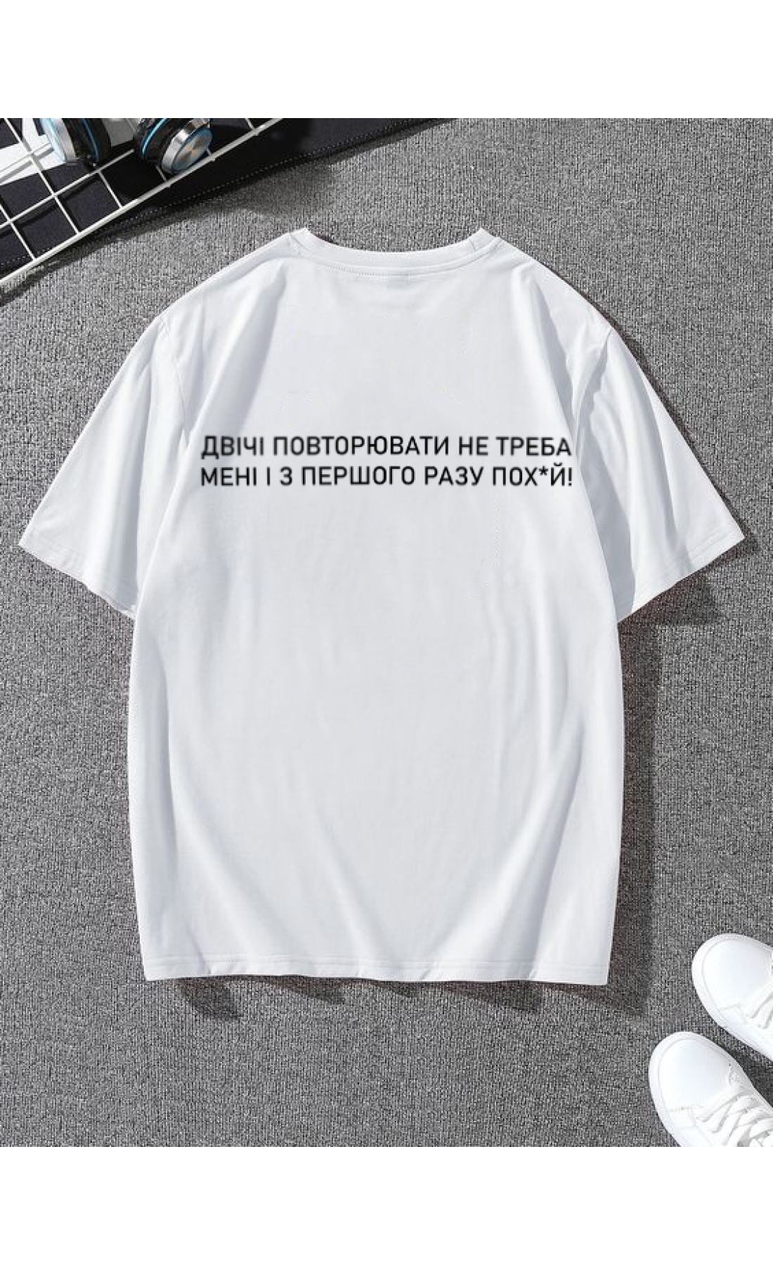 Комфортна біла чоловіча оверсайз футболка з трендовим дизайном