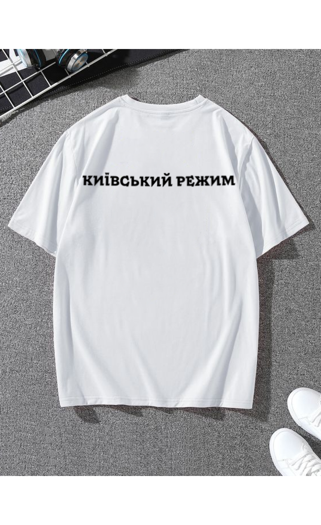 Комфортна біла чоловіча оверсайз футболка з трендовим дизайном