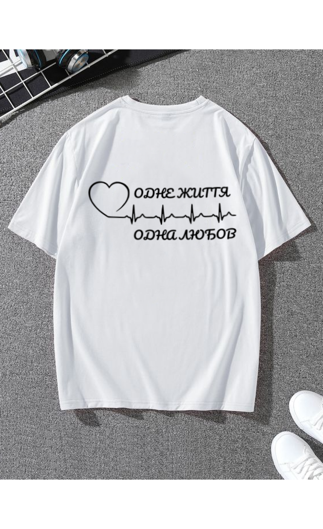 Комфортна біла чоловіча оверсайз футболка з трендовим дизайном