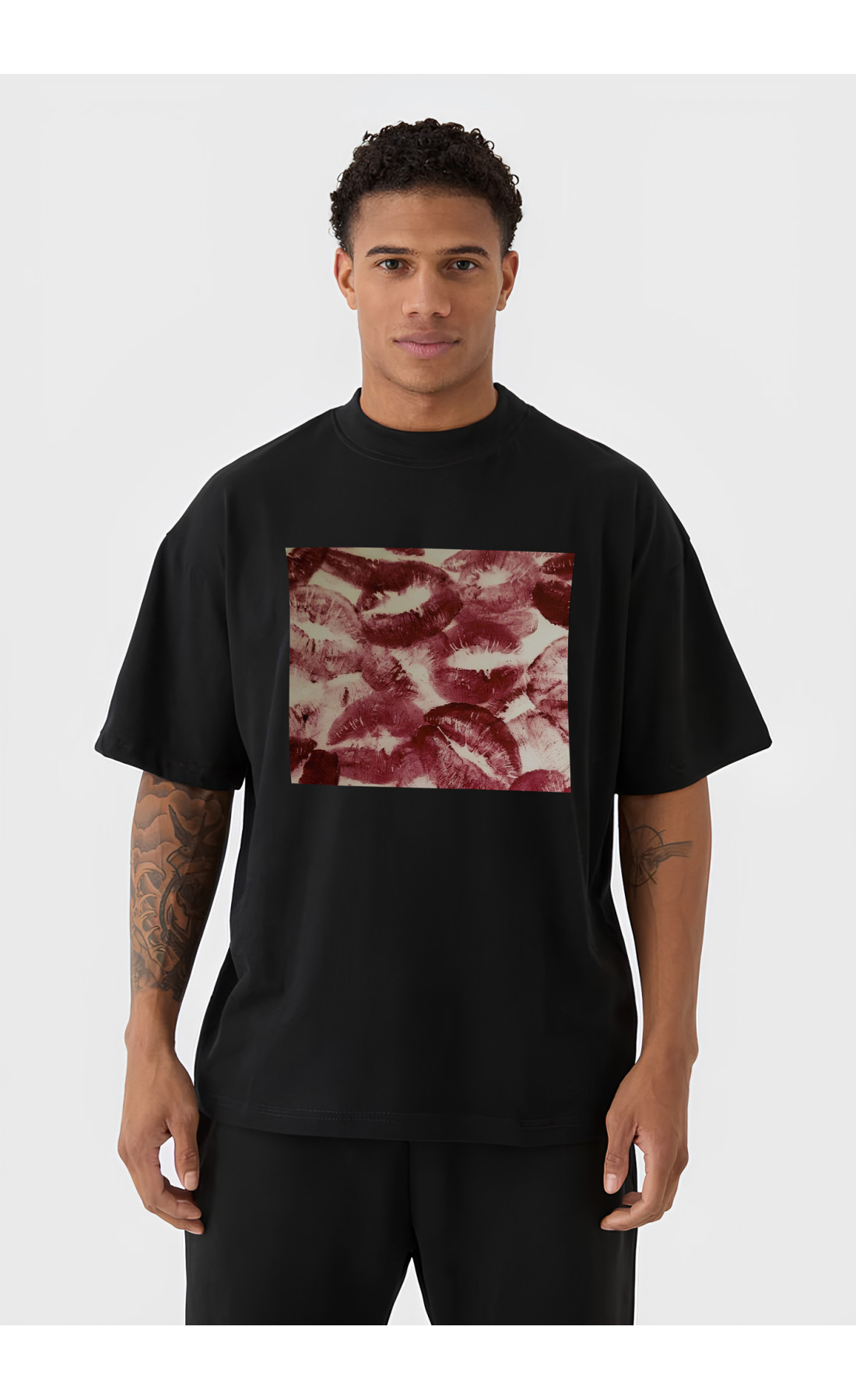 Футболка з мерчем  біла чорна оверсайз