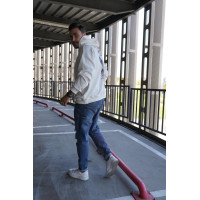 Біле чоловіче  оверсайз худі з трендовим дизайном