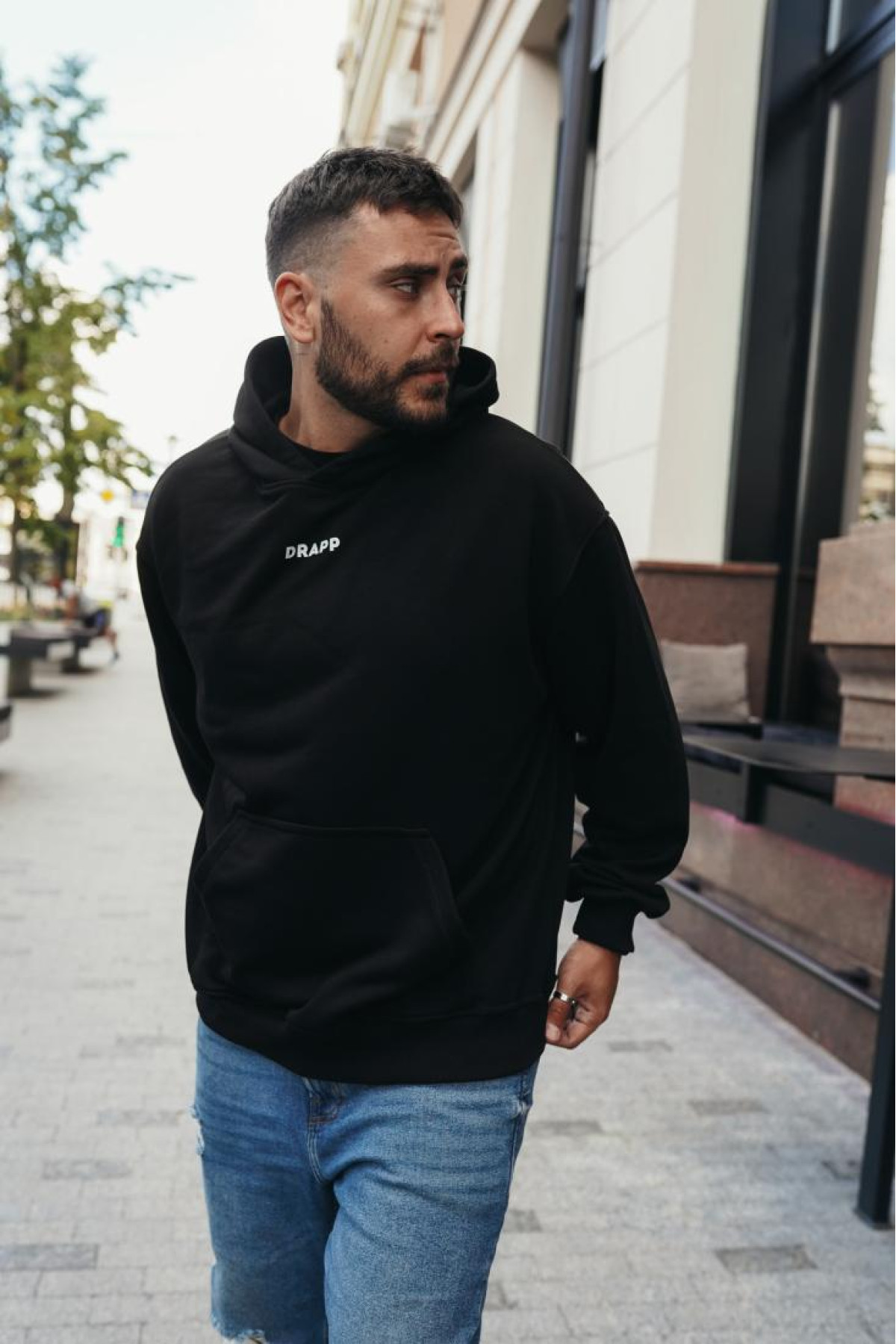 Чоловіче чорне  оверсайз худі з трендовим принтом