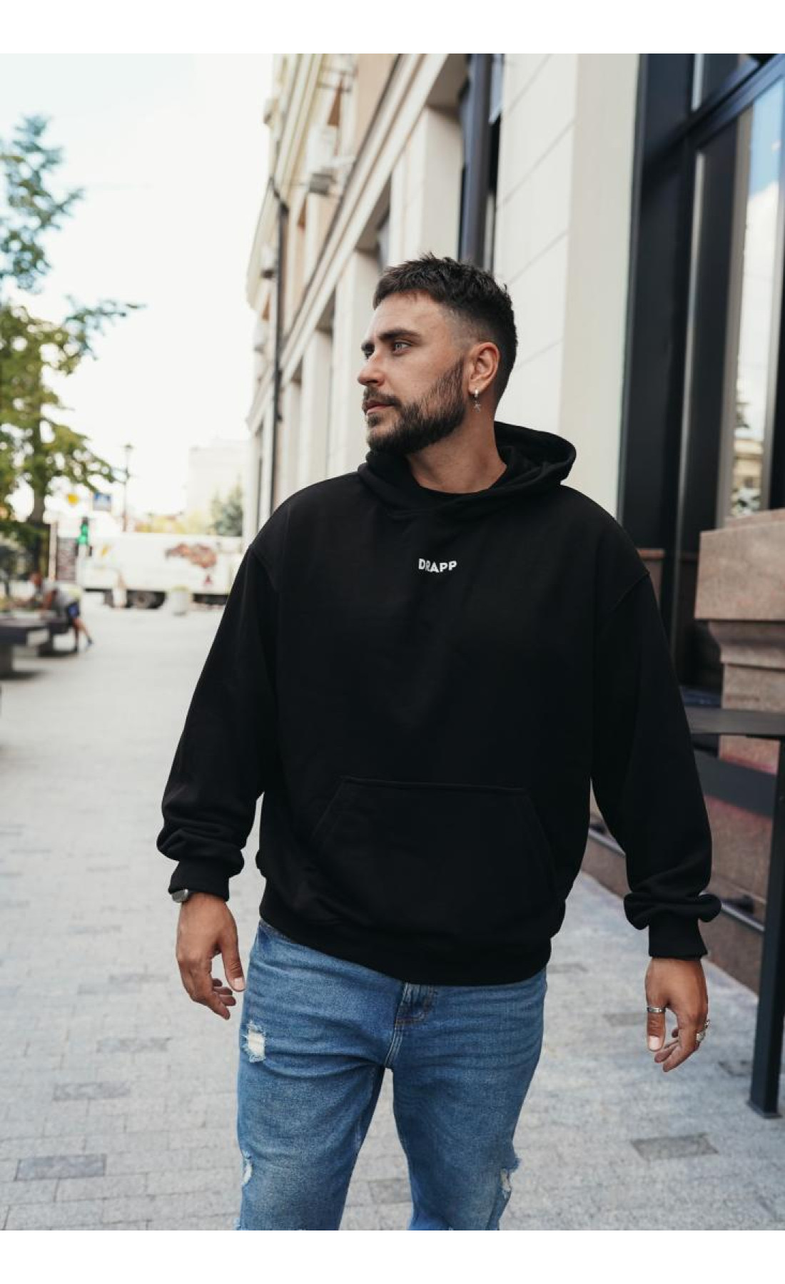 Чоловіче чорне  оверсайз худі з трендовим принтом