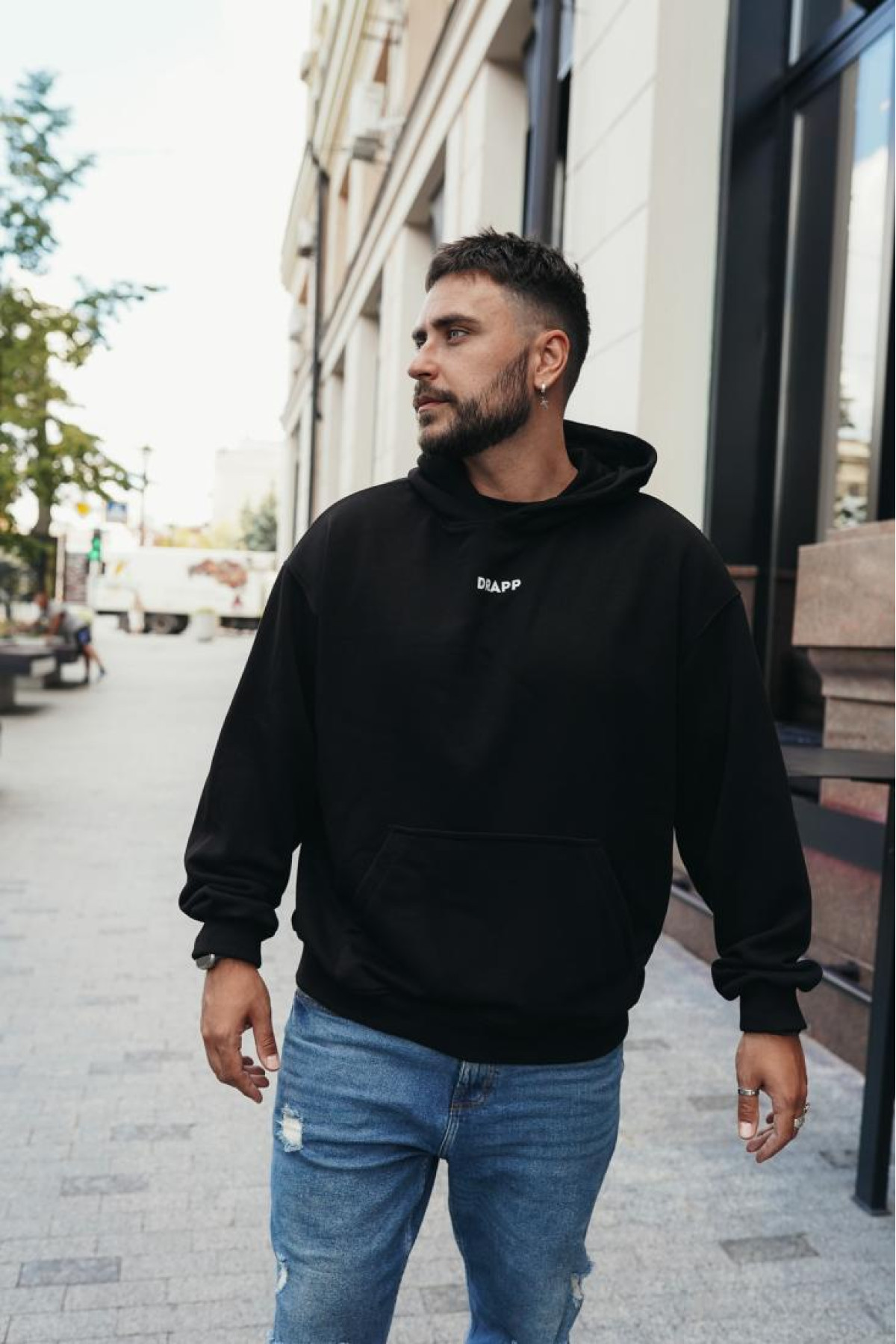 Чоловіче чорне  оверсайз худі з трендовим принтом