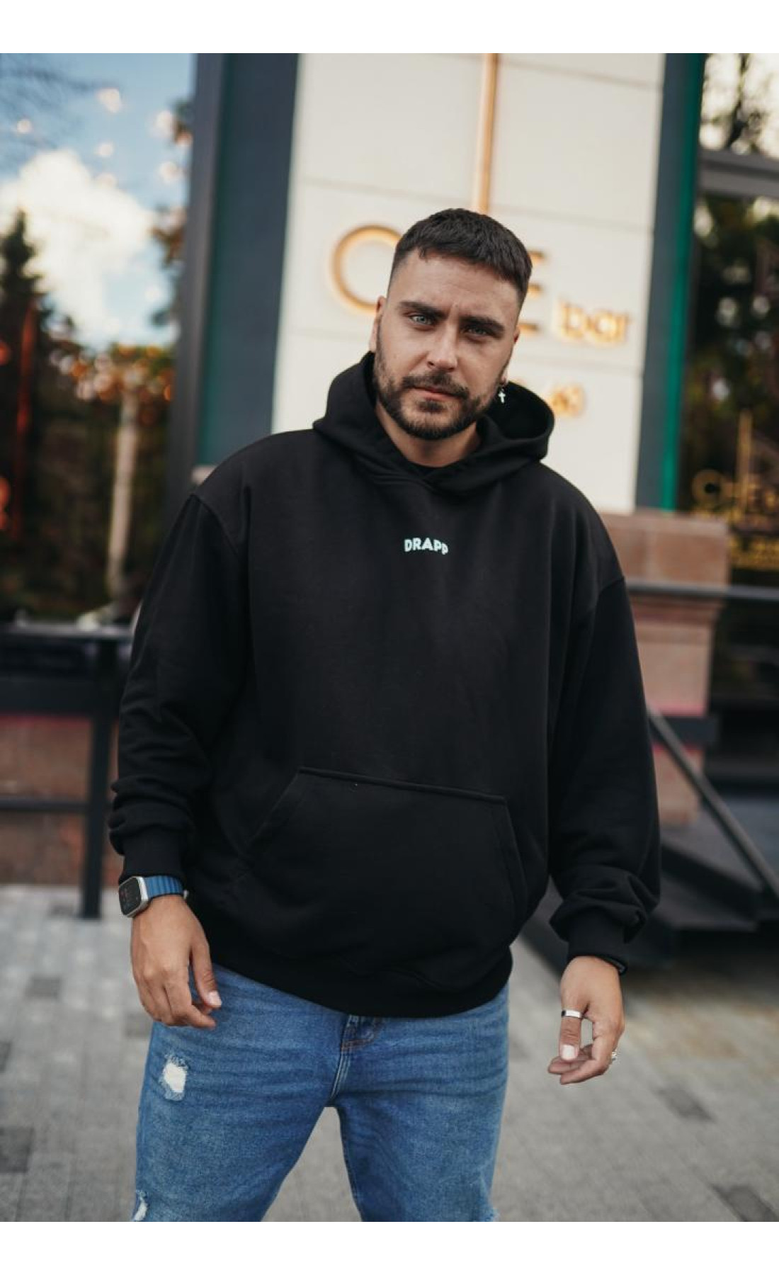 Чоловіче чорне  оверсайз худі з трендовим принтом