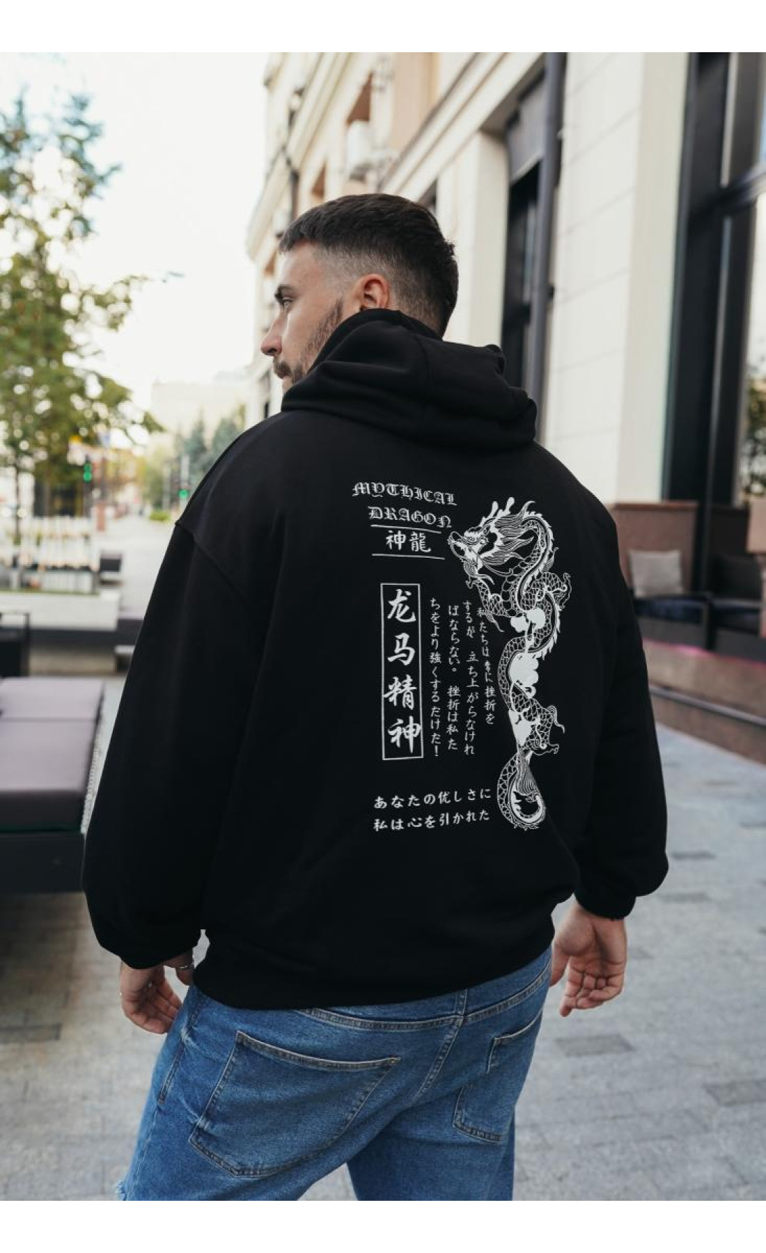 Чоловіче чорне  оверсайз худі з трендовим принтом